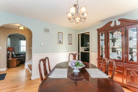 35 Bennington St, Springfield, MA 01108 photo 12