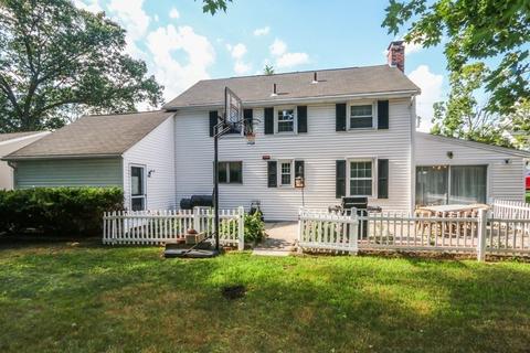 35 Bennington St, Springfield, MA 01108 photo 2