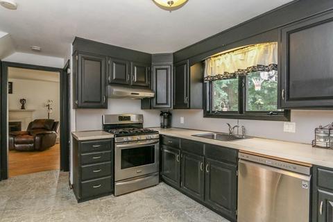 35 Bennington St, Springfield, MA 01108 photo 8