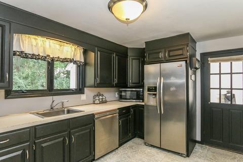 35 Bennington St, Springfield, MA 01108 photo 6