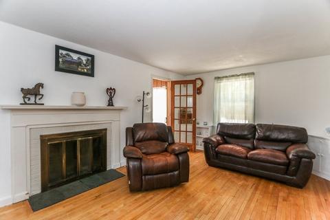 35 Bennington St, Springfield, MA 01108 photo 14