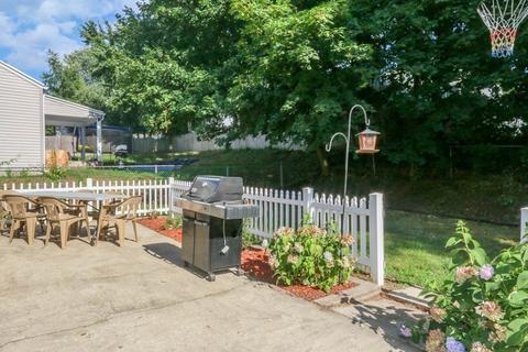 35 Bennington St, Springfield, MA 01108 photo 4