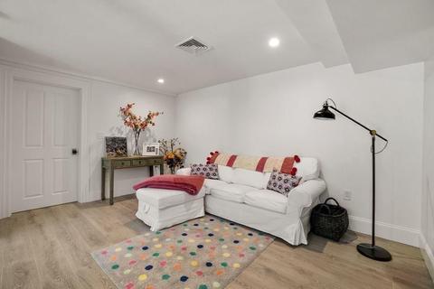 178 Tappan St, Brookline, MA 02445 photo 24