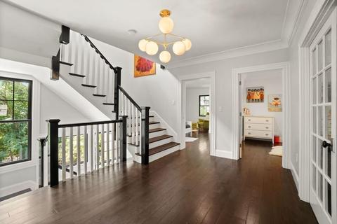 178 Tappan St, Brookline, MA 02445 photo 9