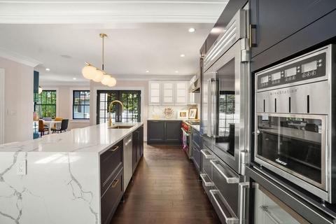 178 Tappan St, Brookline, MA 02445 photo 3
