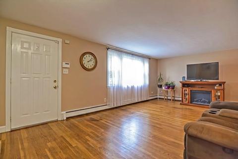 8 Meadowview Rd, Everett, MA 02149 photo 2