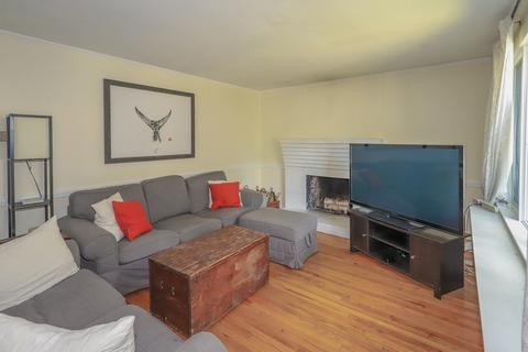 4 Lucia Rd, Marblehead, MA 01945 photo 2