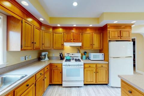 18 Berry St #2, Danvers, MA 01923 photo 9
