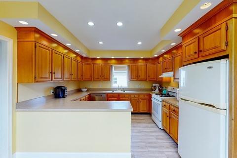 18 Berry St #2, Danvers, MA 01923 photo 3