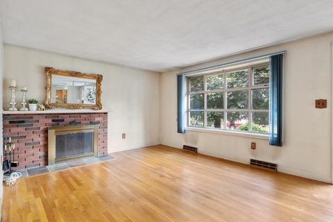 67 Circle Dr, Framingham, MA 01702 photo 3