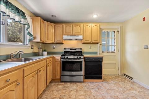 67 Circle Dr, Framingham, MA 01702 photo 8