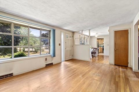 67 Circle Dr, Framingham, MA 01702 photo 4