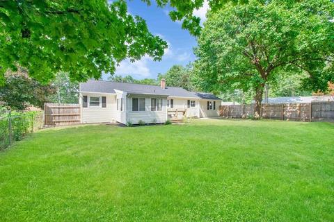 135 Bartels St, Springfield, MA 01128 photo 8