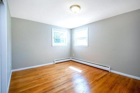 135 Bartels St, Springfield, MA 01128 photo 24
