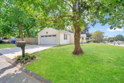 135 Bartels St, Springfield, MA 01128 photo 4