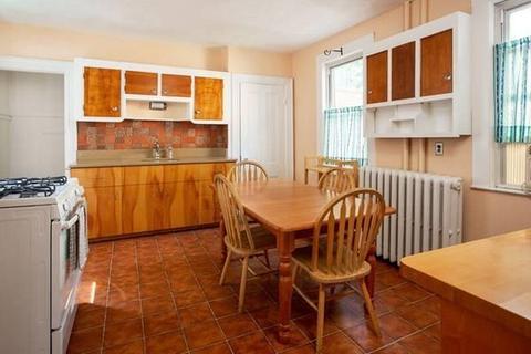 39 Linden Pl, Brookline, MA 02445 photo 2