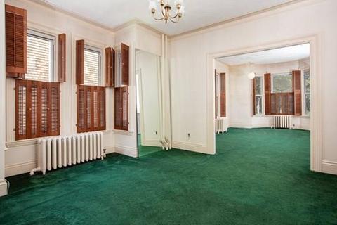 39 Linden Pl, Brookline, MA 02445 photo 3