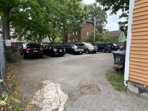 33 Grant St, Springfield, MA 01109 photo 3