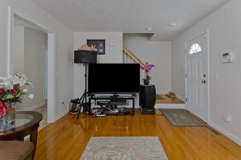 39 Spencer St, Springfield, MA 01118 photo 8