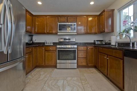 39 Spencer St, Springfield, MA 01118 photo 3