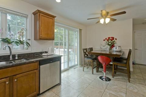 39 Spencer St, Springfield, MA 01118 photo 10