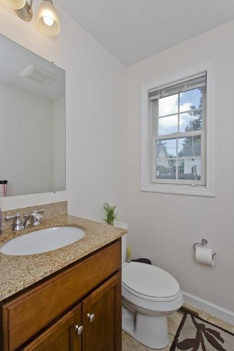39 Spencer St, Springfield, MA 01118 photo 12