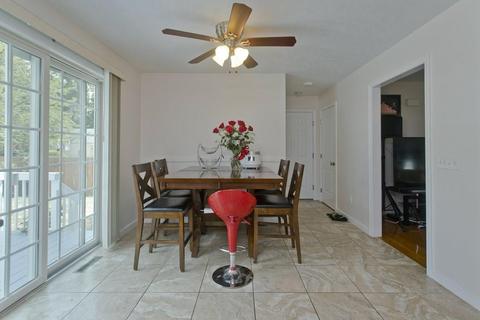 39 Spencer St, Springfield, MA 01118 photo 4