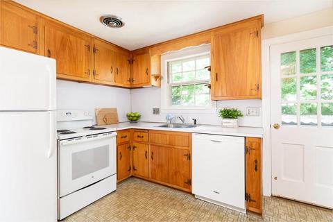 29 Scott Cir, Dedham, MA 02026 photo 13