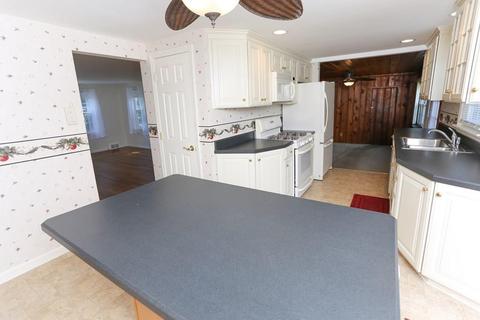 28 Overhill Dr, Springfield, MA 01129 photo 4