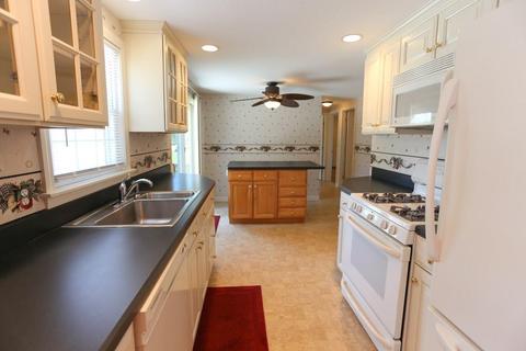 28 Overhill Dr, Springfield, MA 01129 photo 9