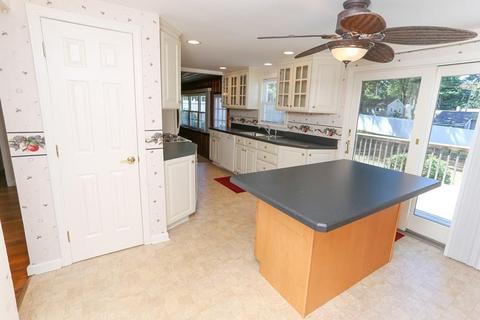 28 Overhill Dr, Springfield, MA 01129 photo 5