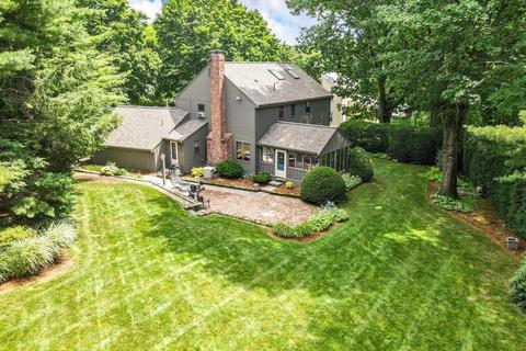 86 Red Gate Ln, Reading, MA 01867 photo 2
