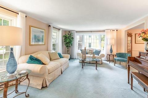 86 Red Gate Ln, Reading, MA 01867 photo 9