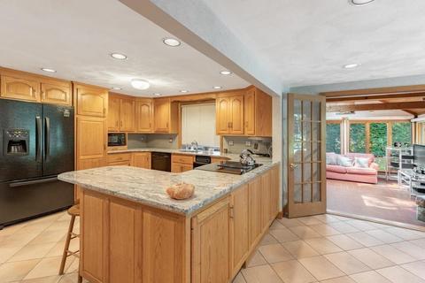 86 Red Gate Ln, Reading, MA 01867 photo 6