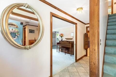 86 Red Gate Ln, Reading, MA 01867 photo 4