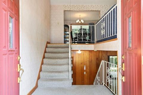 2 Apollo Cir, Andover, MA 01810 photo 2