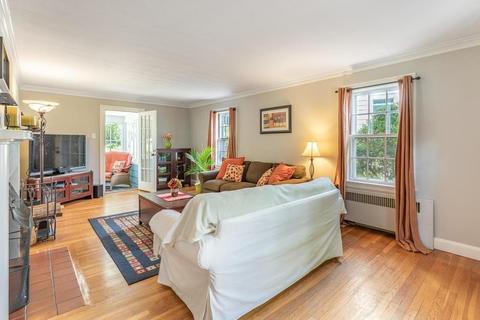 34 Eustis St, Arlington, MA 02476 photo 5
