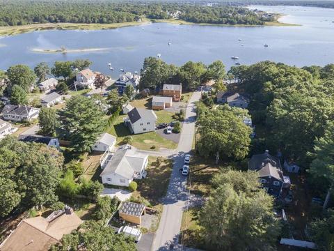20 Marks Cove Rd, Wareham, MA 02571 photo 4
