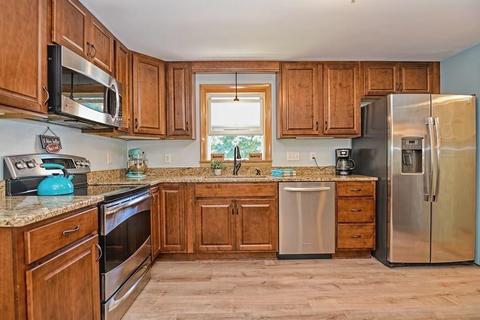 18 Gaskill St, Mendon, MA 01756 photo 8