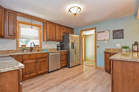 18 Gaskill St, Mendon, MA 01756 photo 6