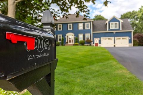 22 Arrowhead Ln, Raynham, MA 02767 photo 1