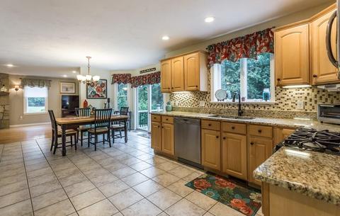 22 Arrowhead Ln, Raynham, MA 02767 photo 9