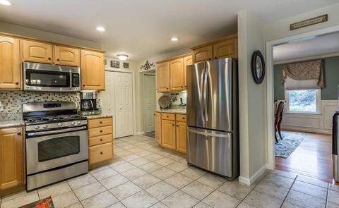 22 Arrowhead Ln, Raynham, MA 02767 photo 7