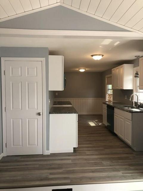 28 Drury St, Springfield, MA 01129 photo 6
