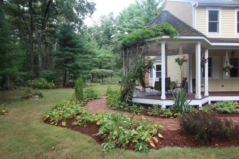 93 Bates St, Mendon, MA 01756 photo 3