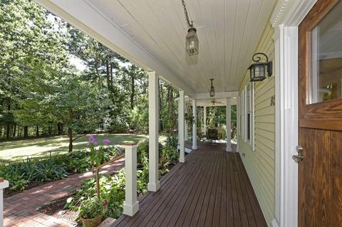 93 Bates St, Mendon, MA 01756 photo 2