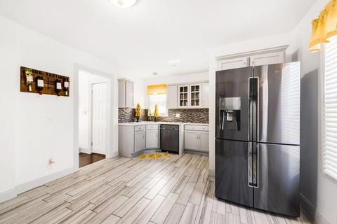 35 Trillium St, Springfield, MA 01108 photo 9