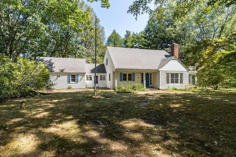 499 Locust St, Danvers, MA 01923 photo 1