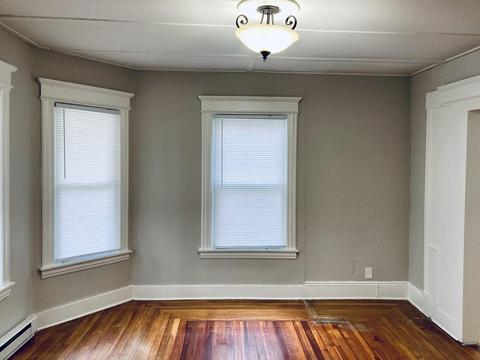 9 Massasoit Pl, Springfield, MA 01107 photo 2