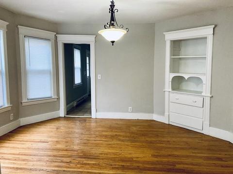 9 Massasoit Pl, Springfield, MA 01107 photo 3